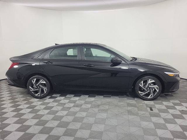 Certified 2025 Hyundai Elantra SEL image 9