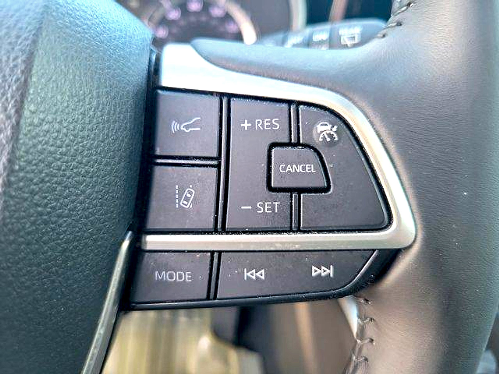 Used 2023 Toyota Highlander XLE FWD image 36