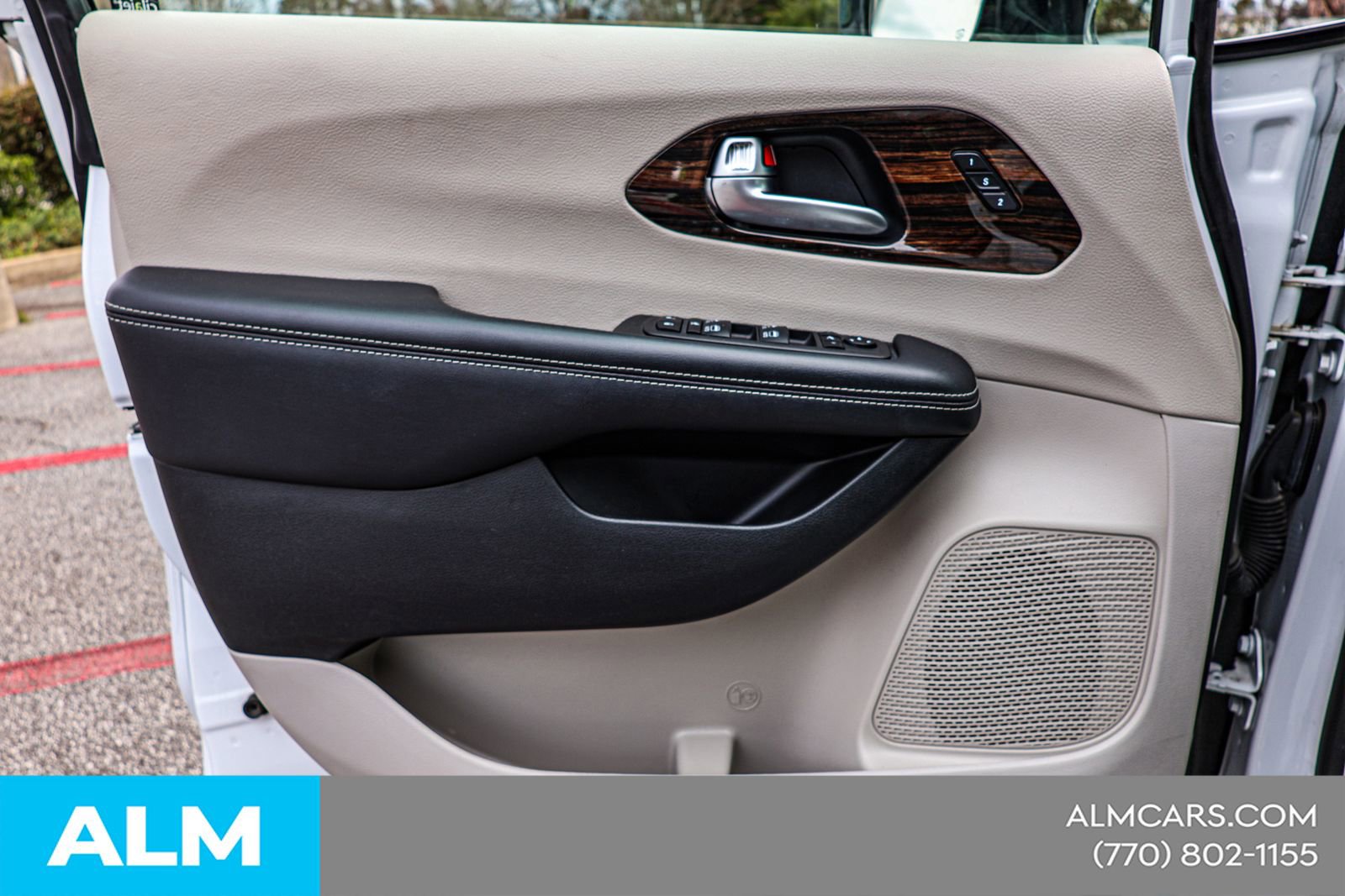 Used 2023 Chrysler Pacifica Limited image 39