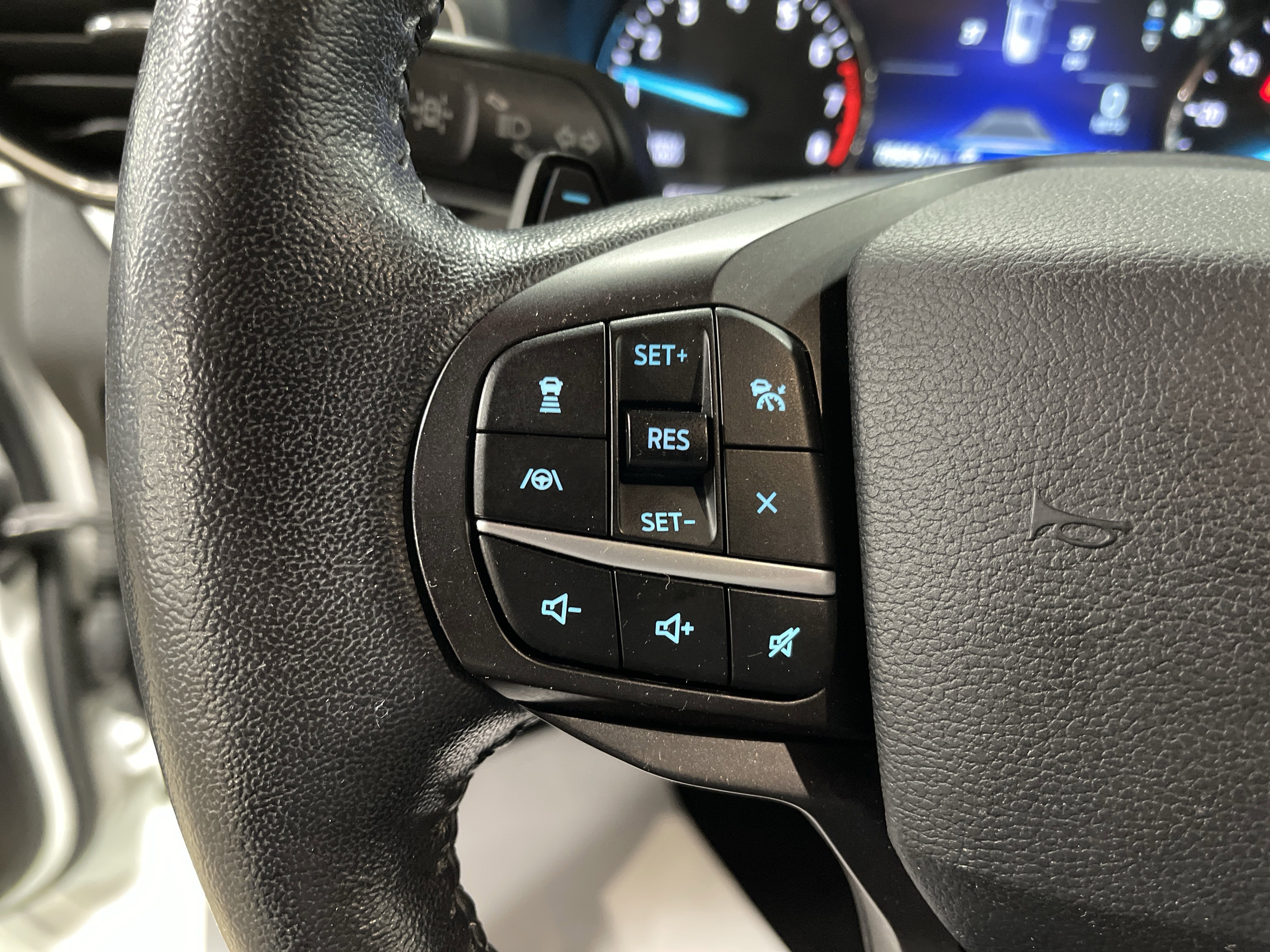 Used 2020 Ford Explorer XLT w/ Equipment Group 202A image 21