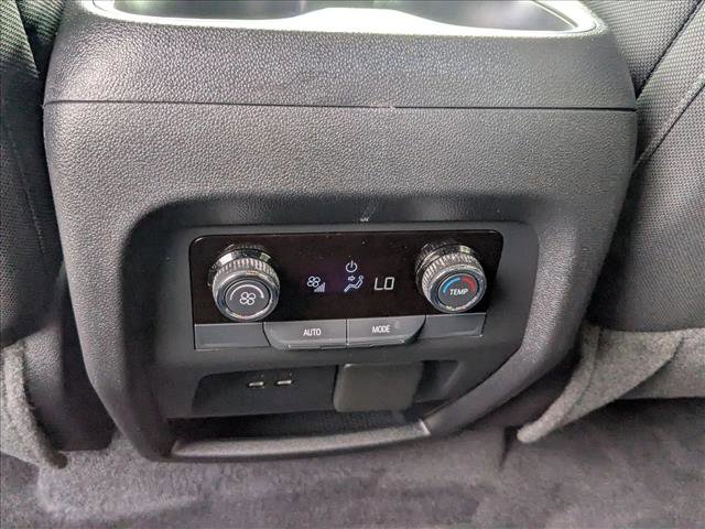 Used 2024 Chevrolet Traverse Z71 image 16