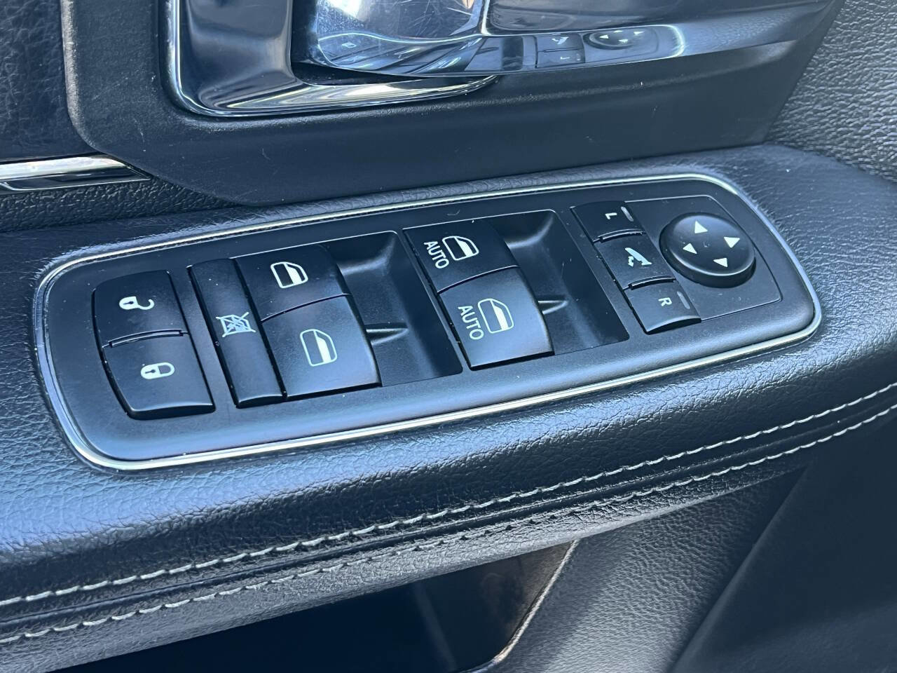 Used 2018 RAM 3500 Laramie w/ Sport Appearance Group image 28