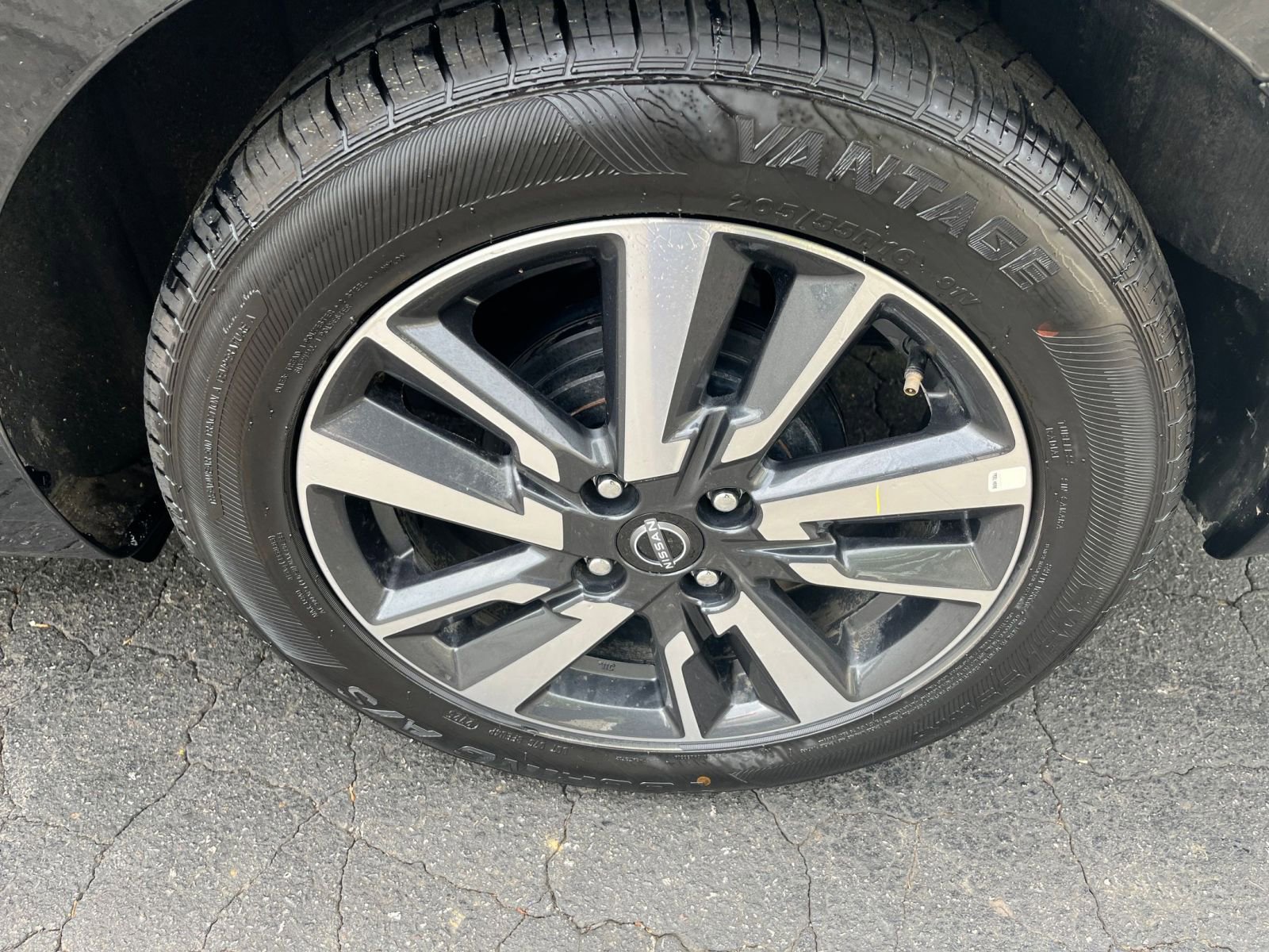 Used 2025 Nissan Versa SV image 24