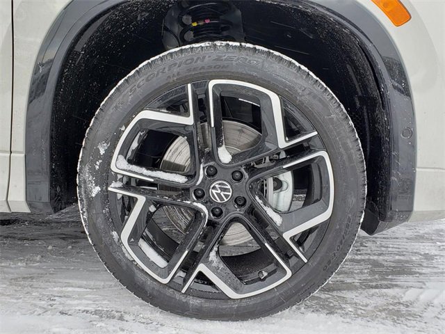 New 2026 Volkswagen Tiguan SEL R-Line image 12