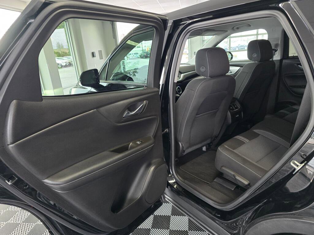 Used 2025 Chevrolet Blazer LT image 37