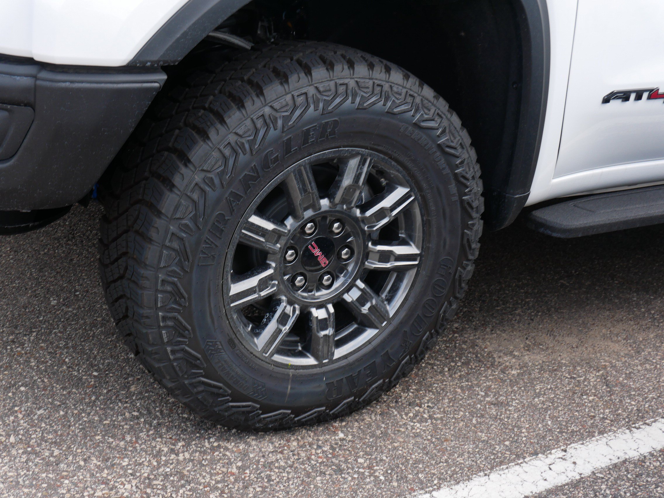 Used 2026 GMC Sierra 1500 AT4X w/ LPO, Black Badging Package AWD/4WD image 4