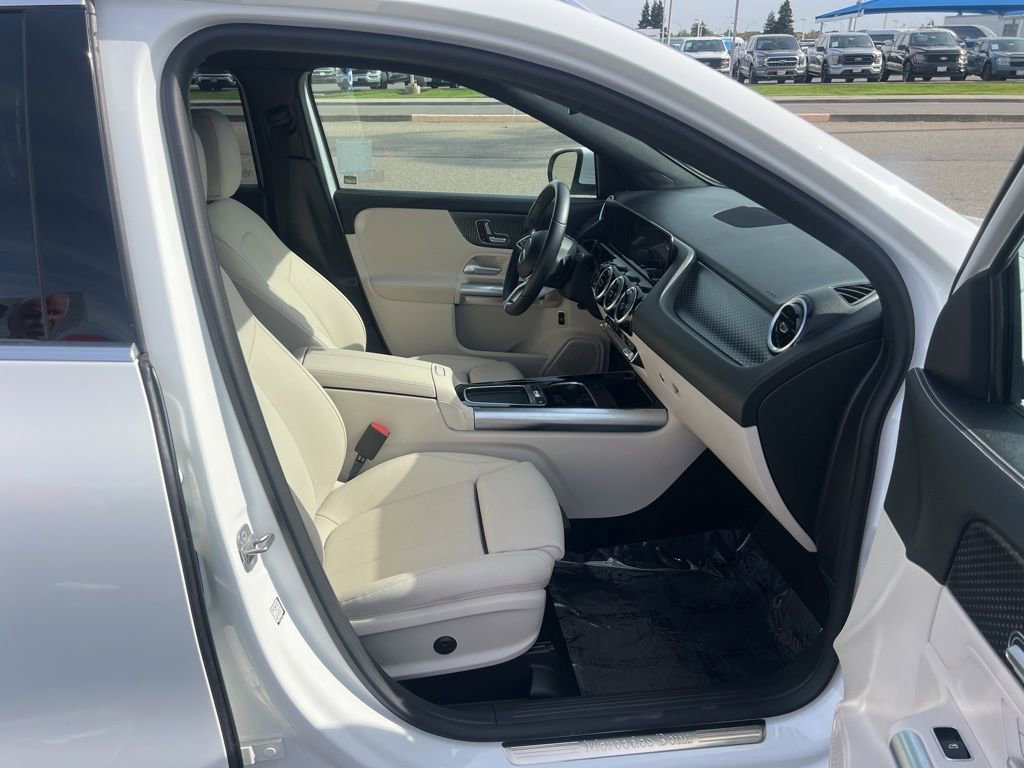 Used 2025 Mercedes-Benz GLA 250 4MATIC image 39