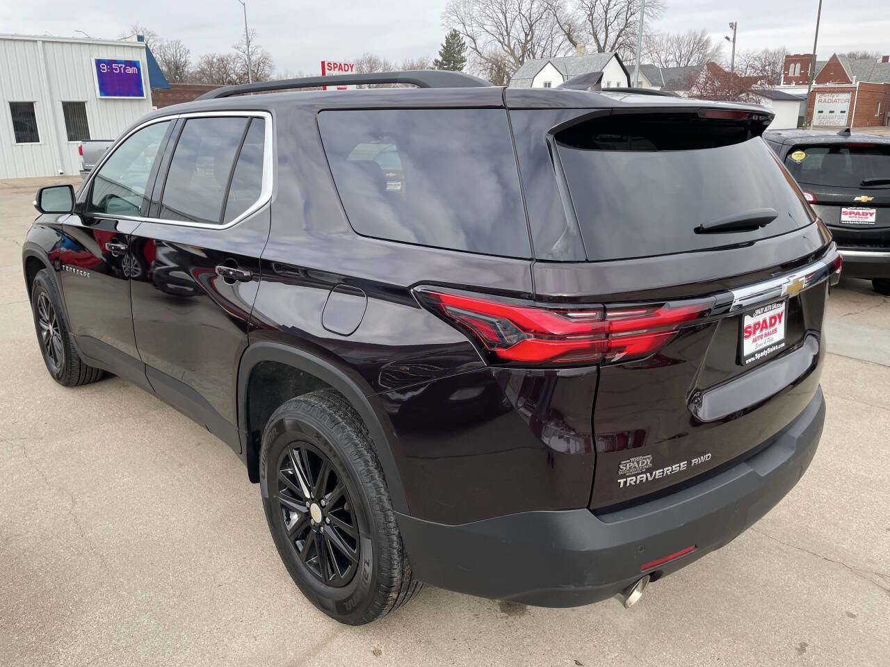 Used 2022 Chevrolet Traverse LT image 9