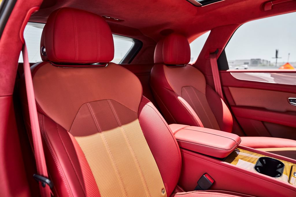 Used 2023 Bentley Bentayga AWD/4WD image 40