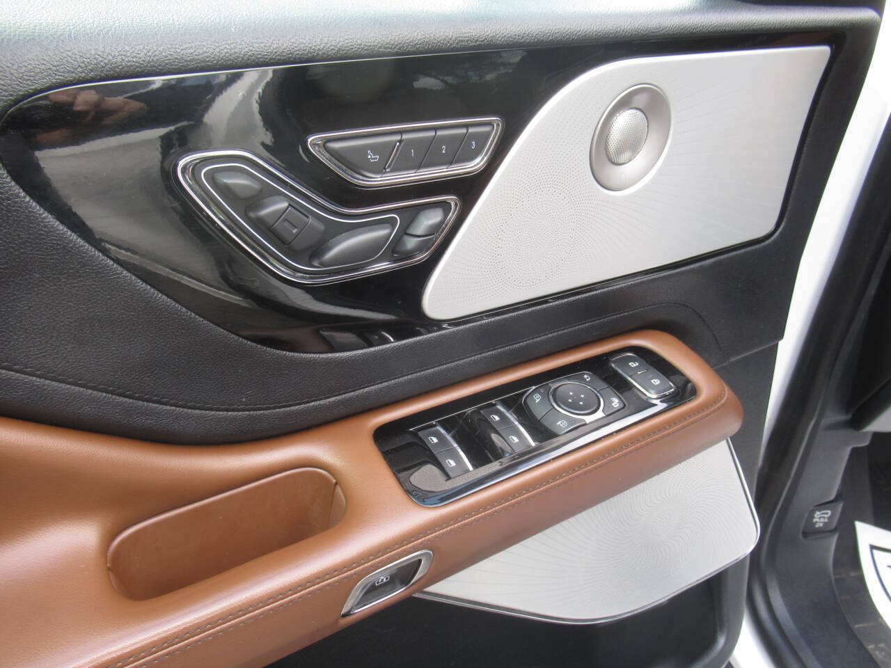 Used 2021 Lincoln Aviator Reserve w/ Equipment Group 208A AWD/4WD image 20
