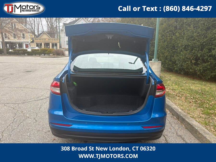 Used 2020 Ford Fusion SE image 10