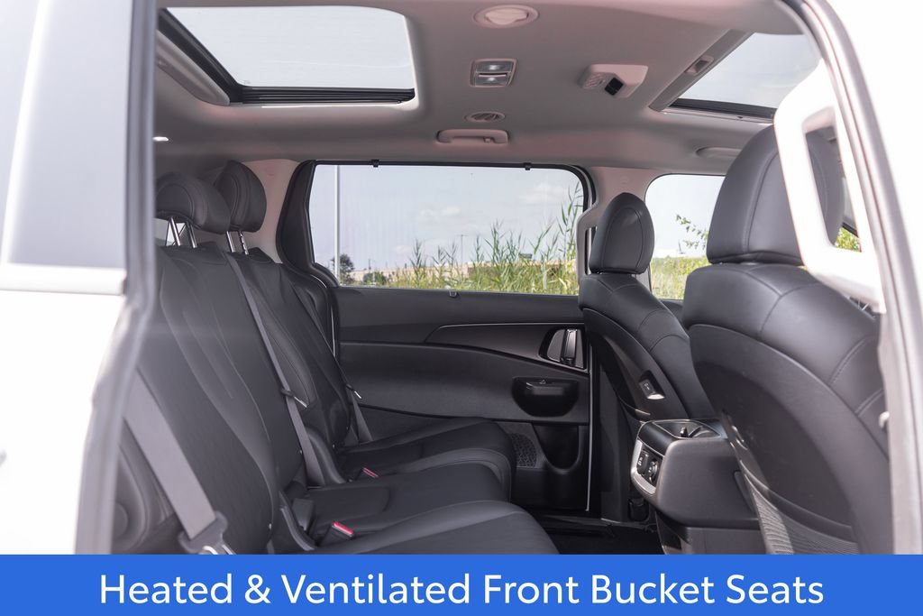 Used 2025 Kia Carnival SX w/ SX Dark Edition Package FWD image 14