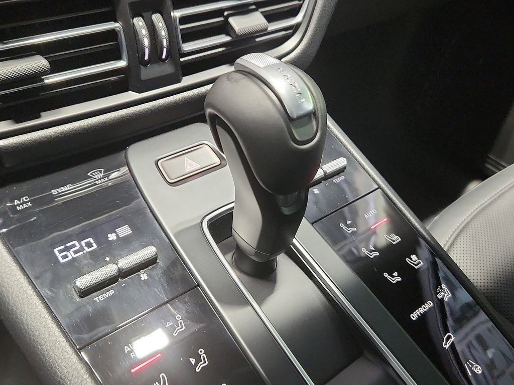 Certified 2026 Porsche Macan AWD/4WD image 15