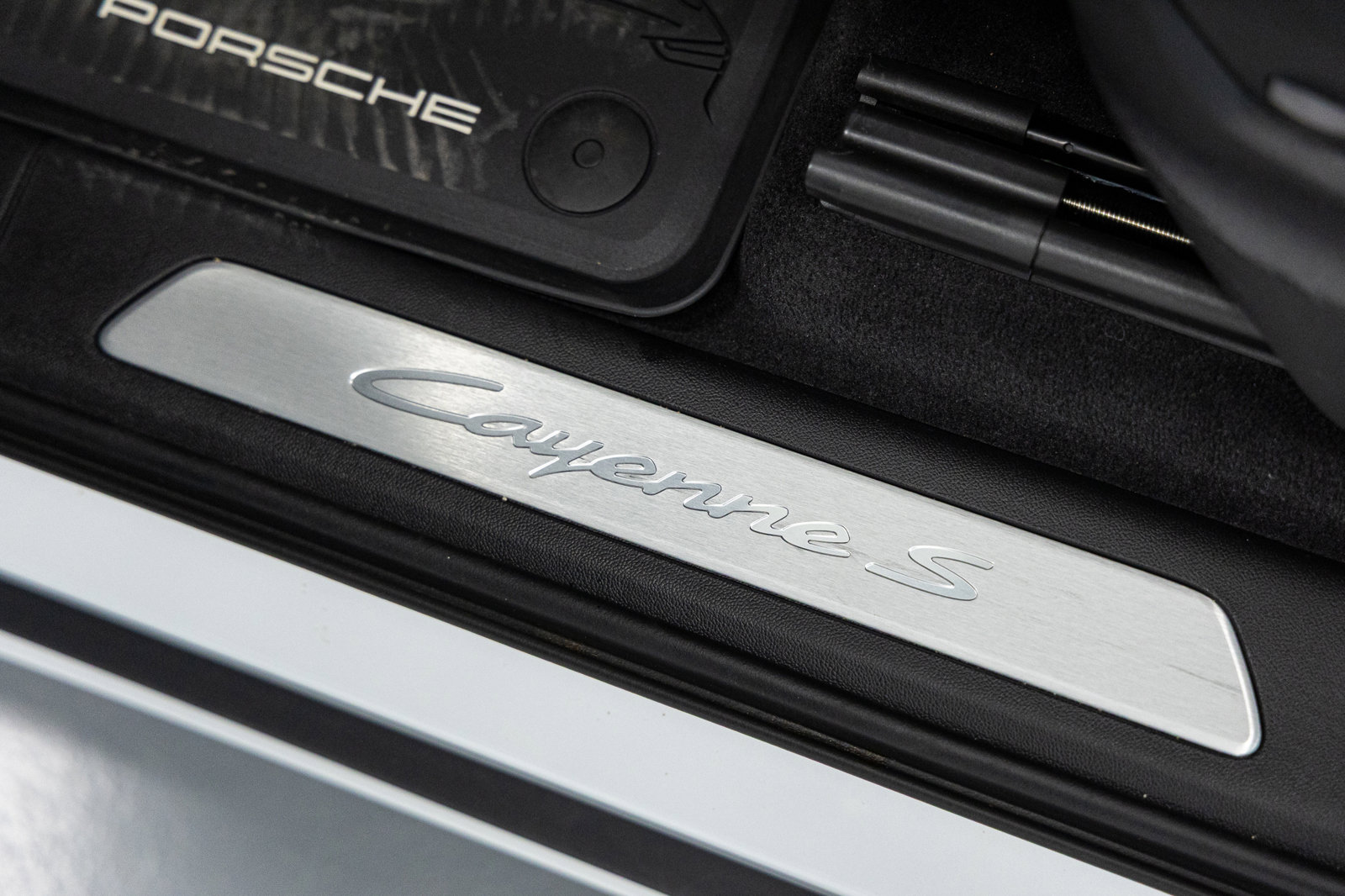 Used 2025 Porsche Cayenne S image 32