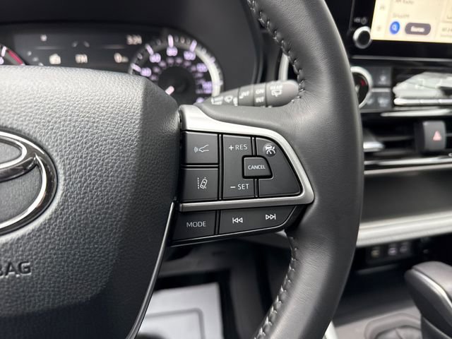 Used 2024 Toyota Highlander LE AWD/4WD image 34