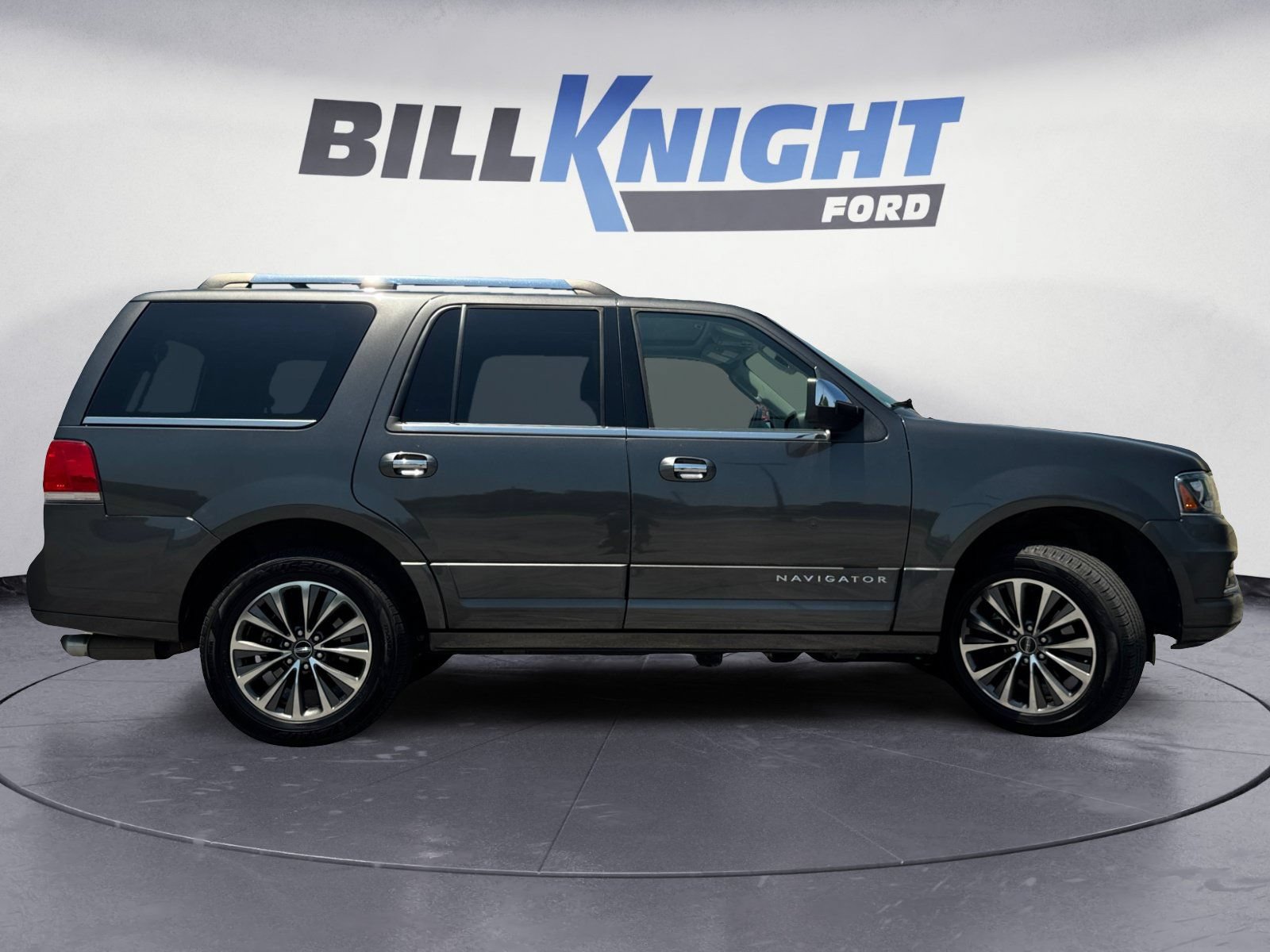 Used 2016 Lincoln Navigator Select RWD image 6