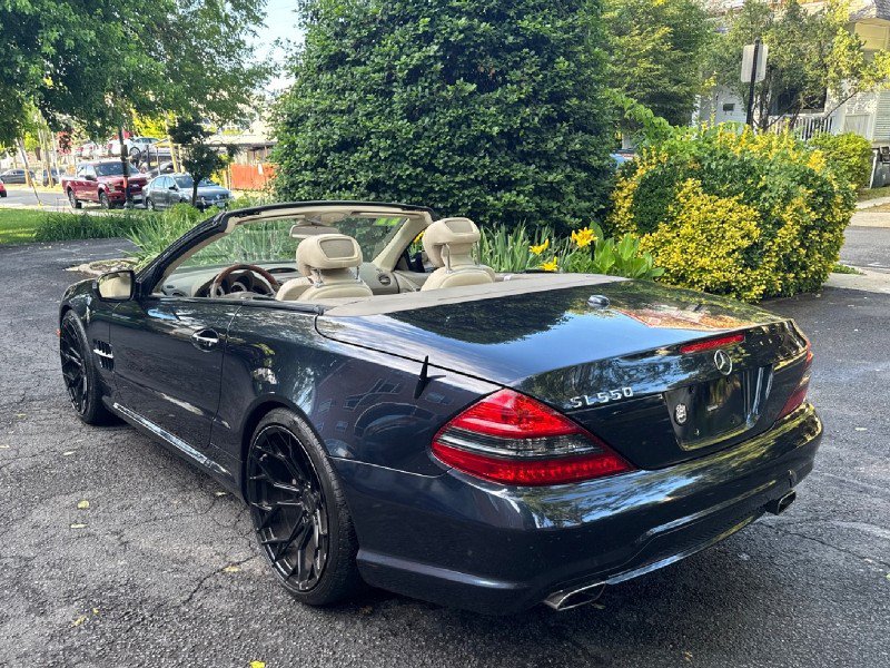 Used 2011 Mercedes-Benz SL 550 image 5