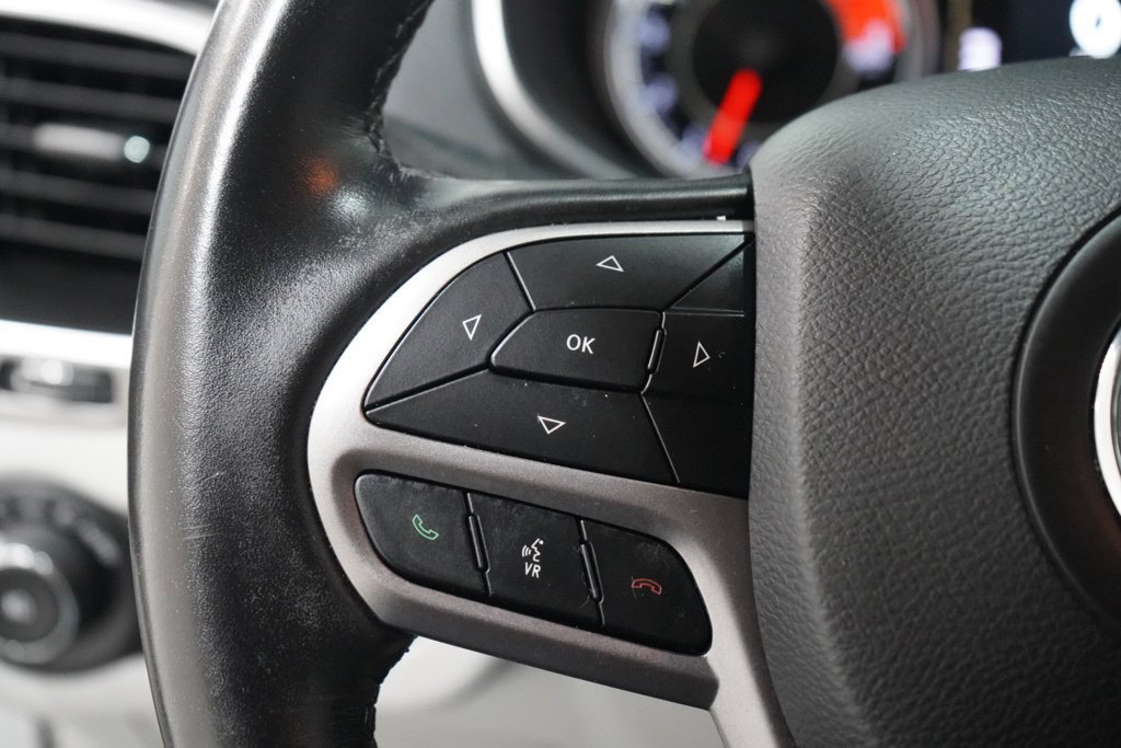 Used 2020 Jeep Cherokee Latitude Lux w/ Comfort/Convenience Group FWD image 22