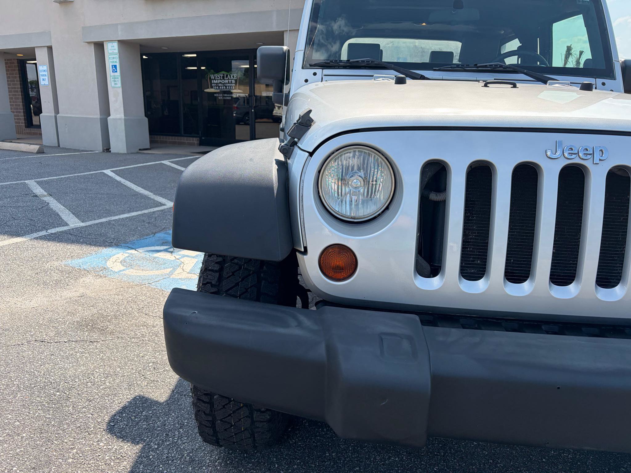 Used 2009 Jeep Wrangler X AWD/4WD image 3