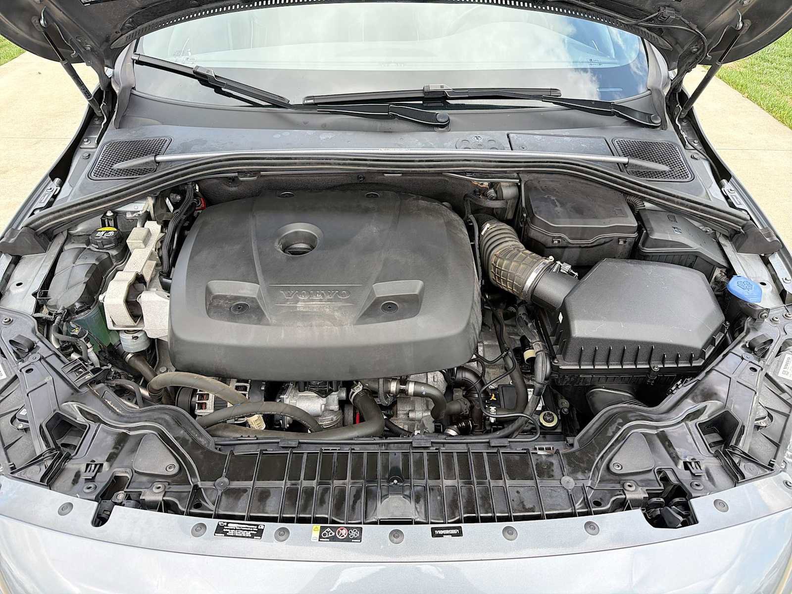 Used 2017 Volvo V60 T6 R-Design Platinum w/ Climate Package AWD/4WD image 11