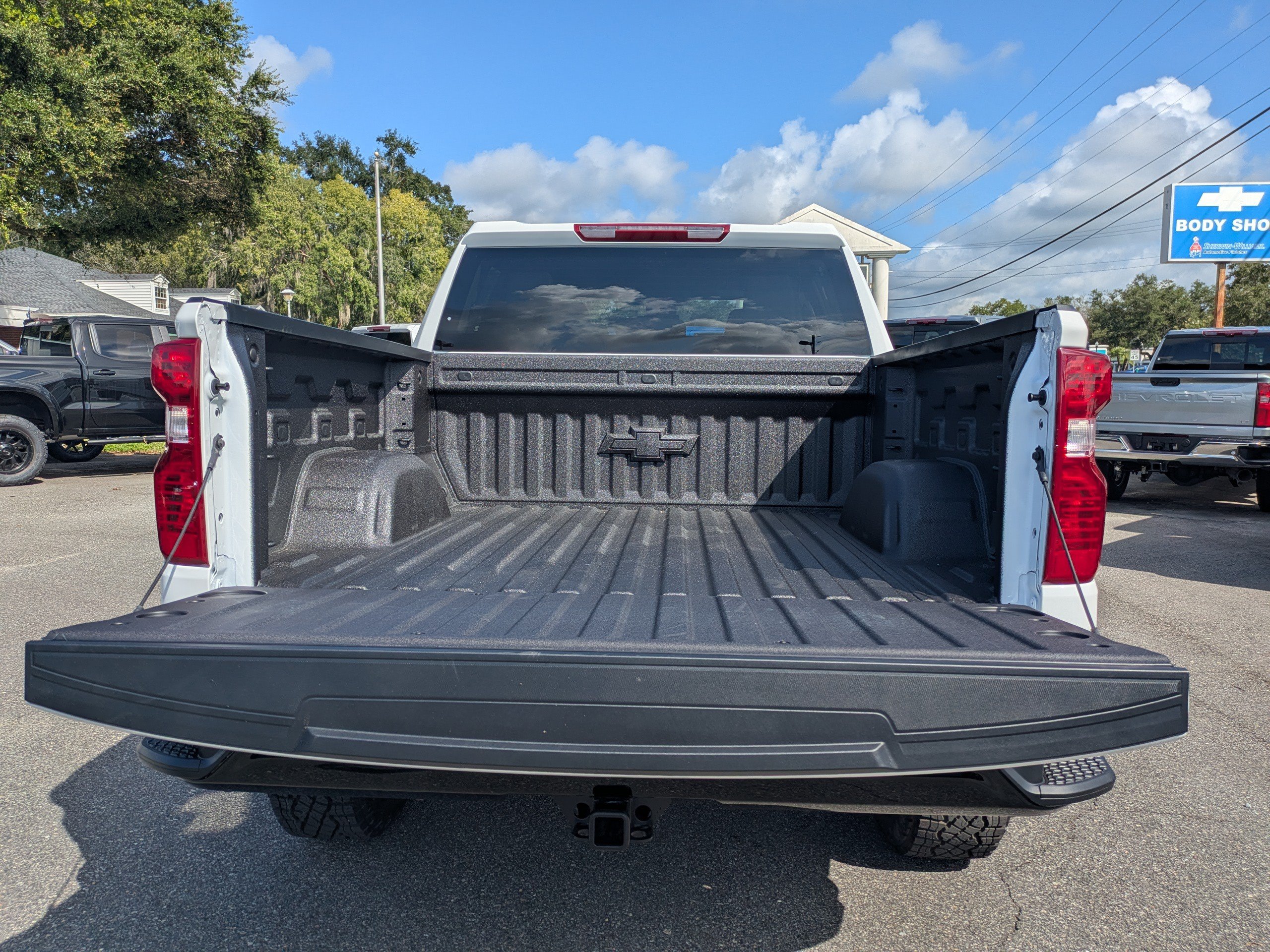 New 2026 Chevrolet Silverado 1500 Custom Trail Boss w/ LPO, Dark Essentials Package AWD/4WD image 13