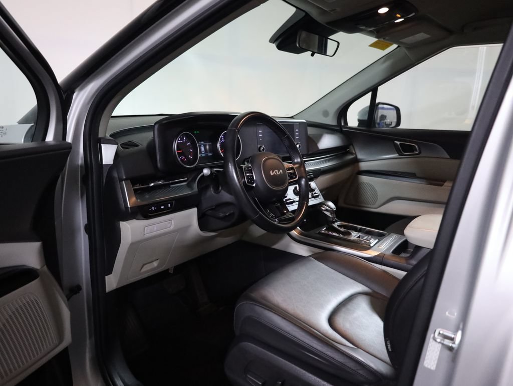 Used 2022 Kia Carnival LX FWD image 40