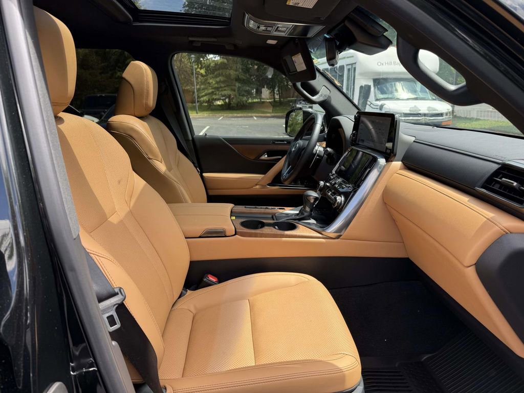 Used 2024 Lexus LX 600 4WD w/ Interior Upgrade Package image 18