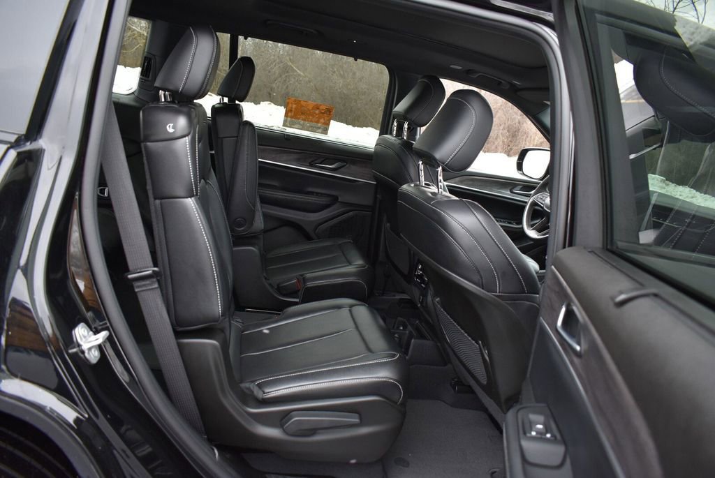 Certified 2024 Jeep Grand Cherokee L Limited w/ Luxury Tech Group II image 33