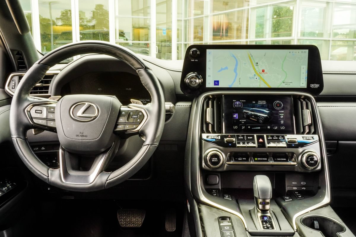 Used 2025 Lexus LX 700h Luxury w/ Appearance Package AWD/4WD image 17
