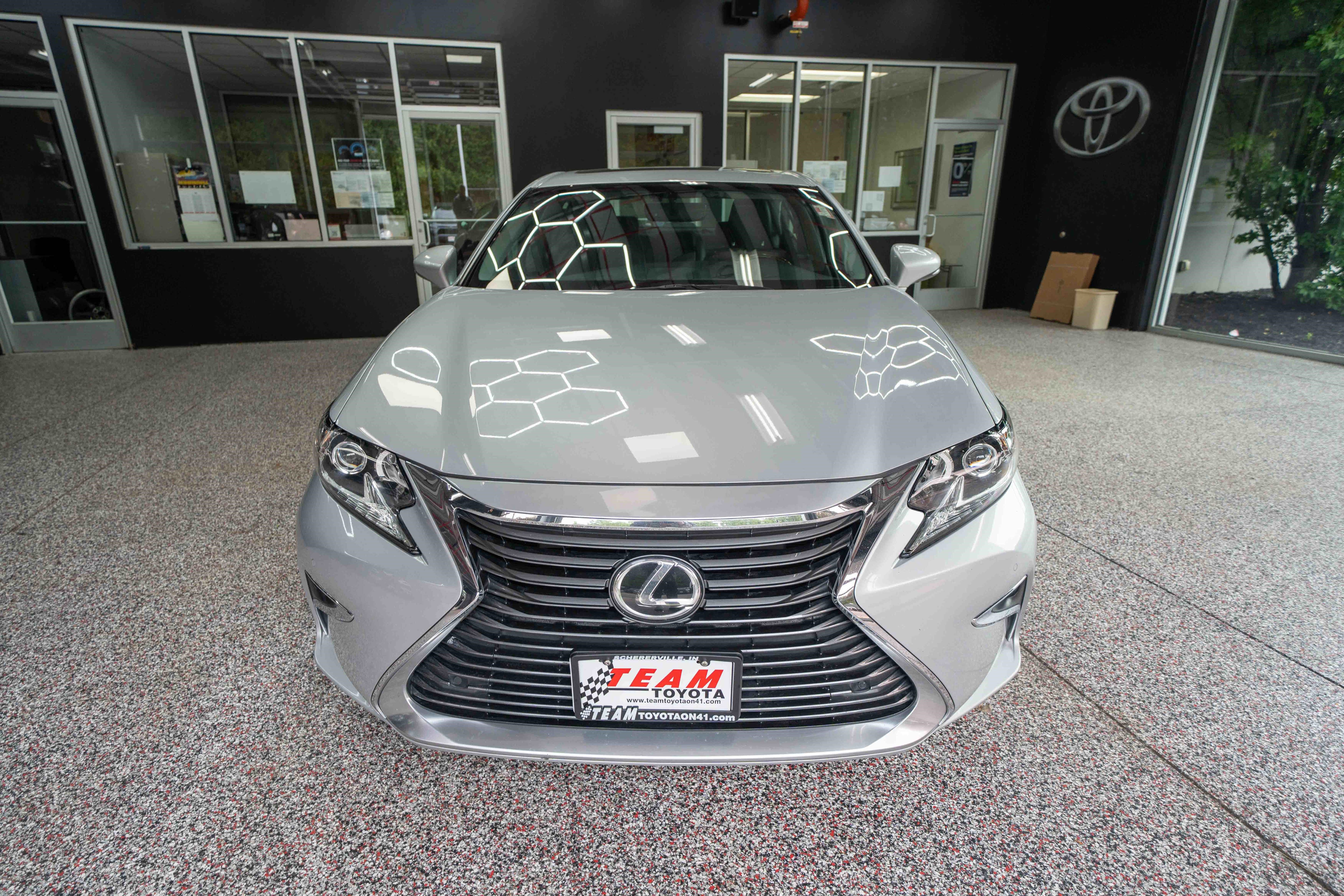 Used 2016 Lexus ES 350 w/ Premium Package w/Wood Trim FWD image 6