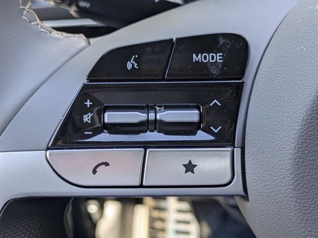 Certified 2025 Hyundai Elantra Sport FWD image 22