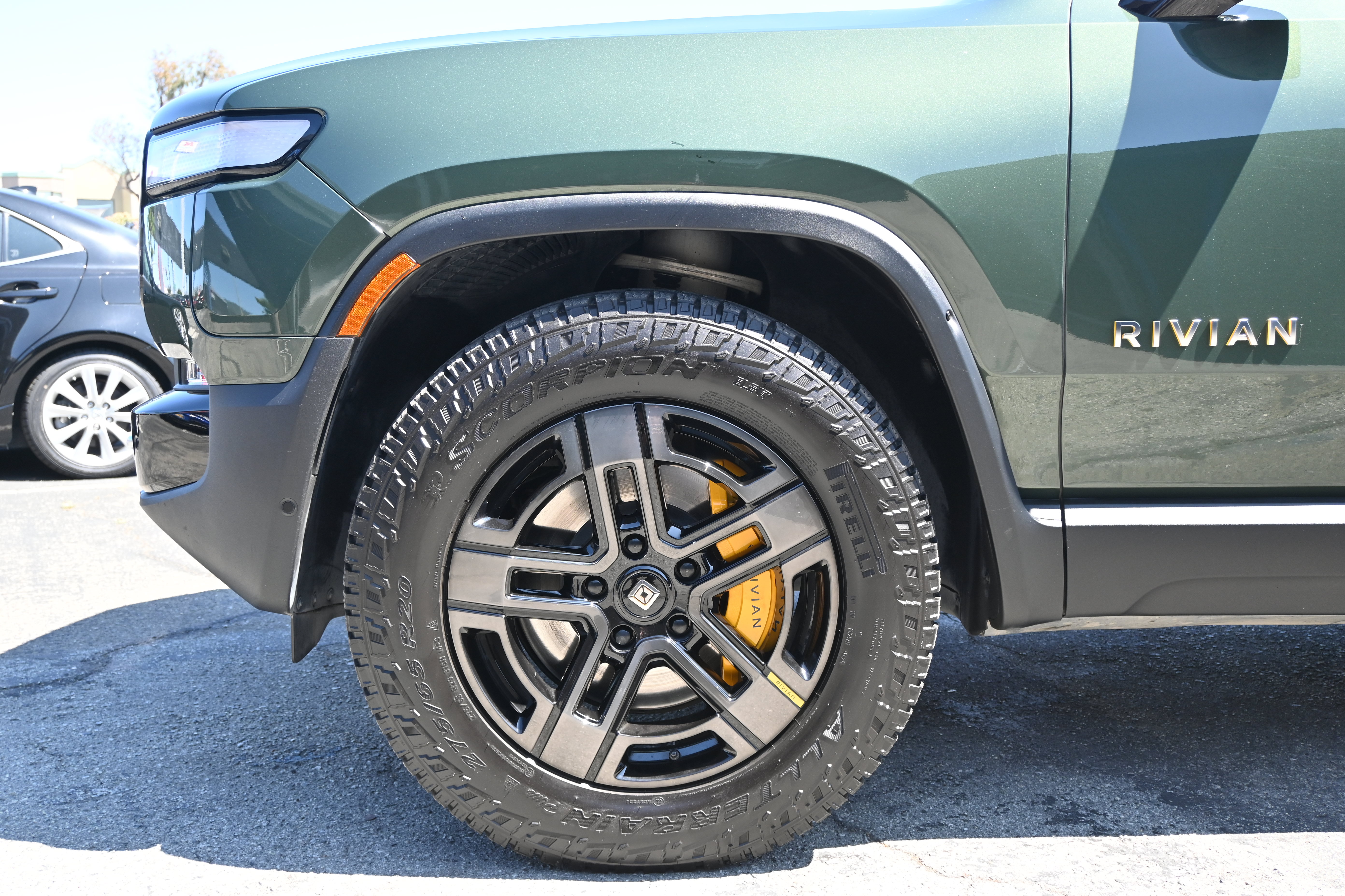 Used 2023 Rivian R1S Adventure AWD/4WD image 9