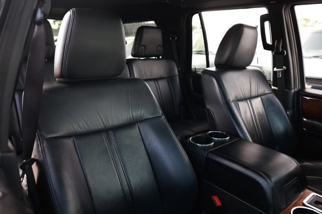 Used 2016 Lincoln Navigator Select RWD image 21
