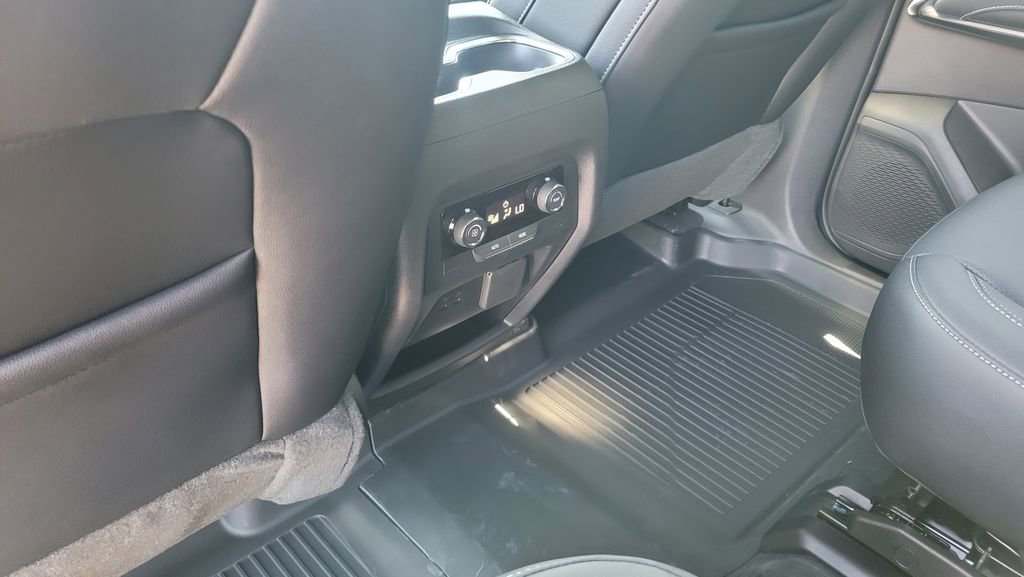 New 2026 Chevrolet Traverse LT w/ Driver Confidence Package image 27