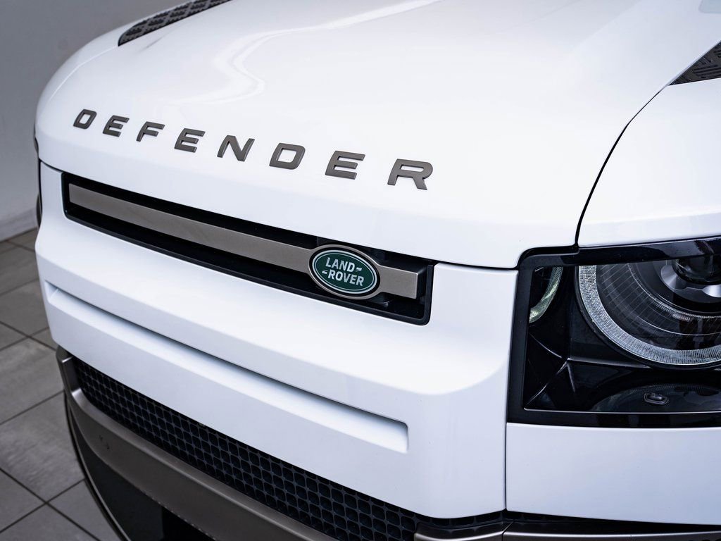 Used 2021 Land Rover Defender 110 X-Dynamic HSE AWD/4WD image 3