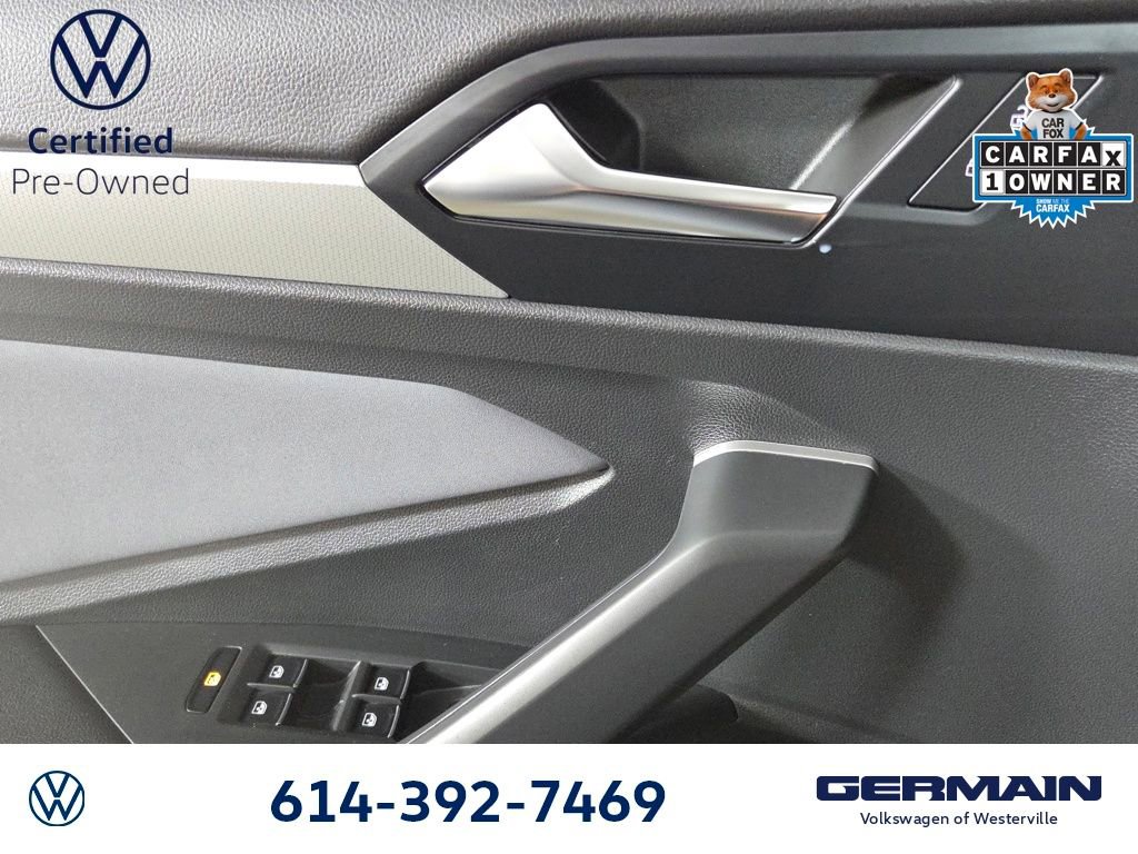 Certified 2025 Volkswagen Jetta SE w/ Sunroof Package image 31