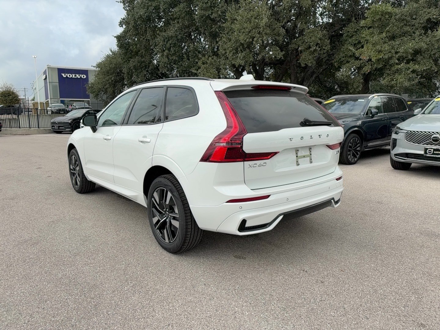 New 2027 Volvo XC60 B5 Core AWD/4WD image 4