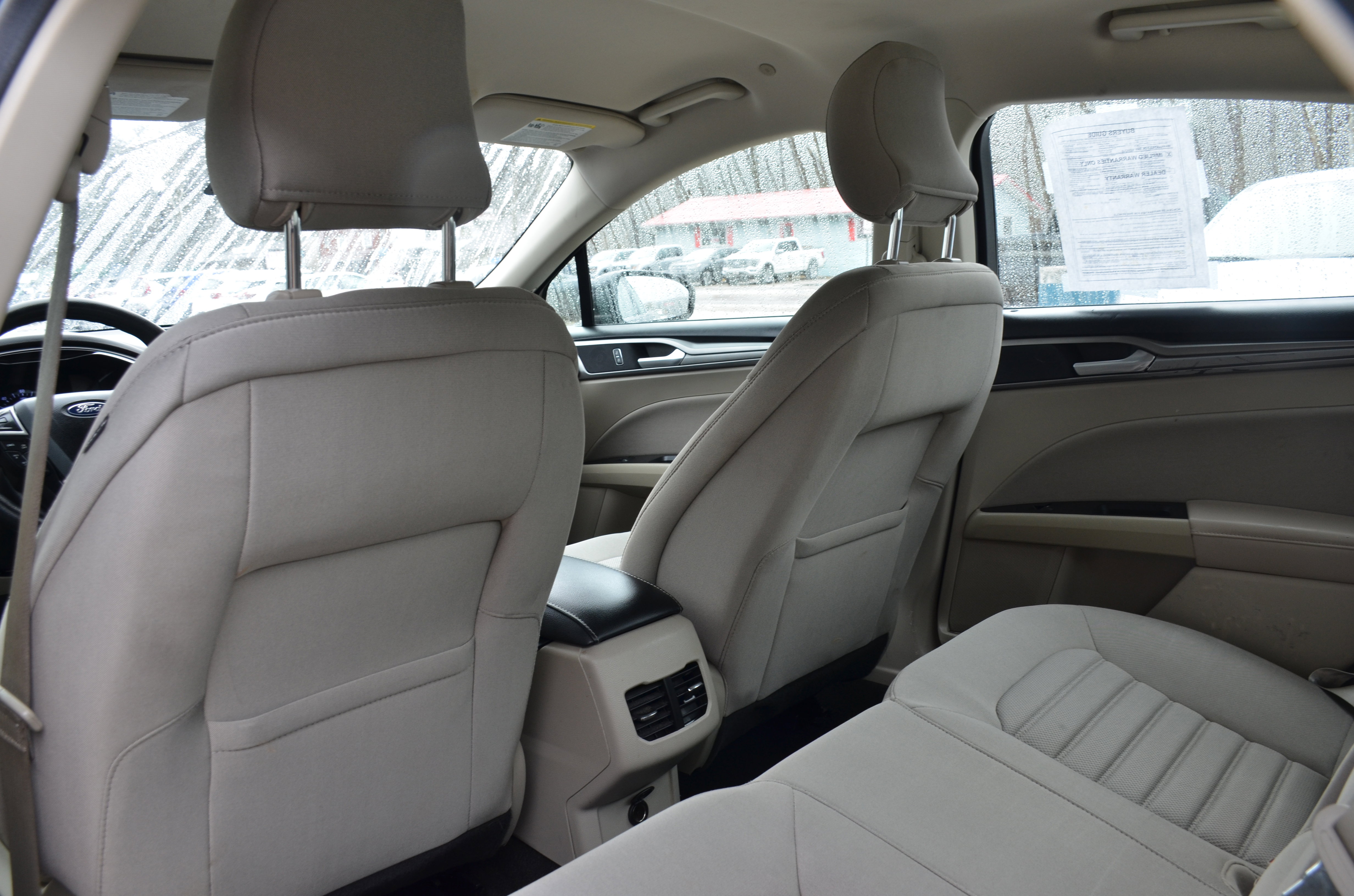 Used 2019 Ford Fusion SE FWD image 18