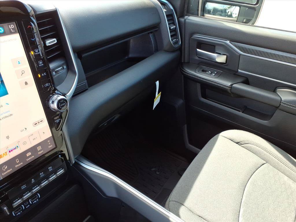 New 2026 RAM 2500 Big Horn AWD/4WD image 17