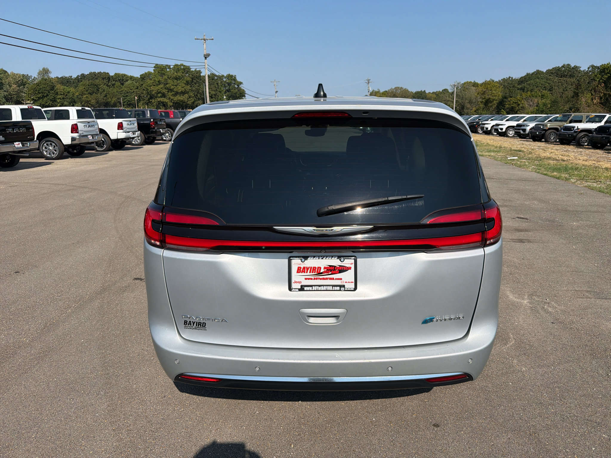 Used 2023 Chrysler Pacifica Limited FWD image 4