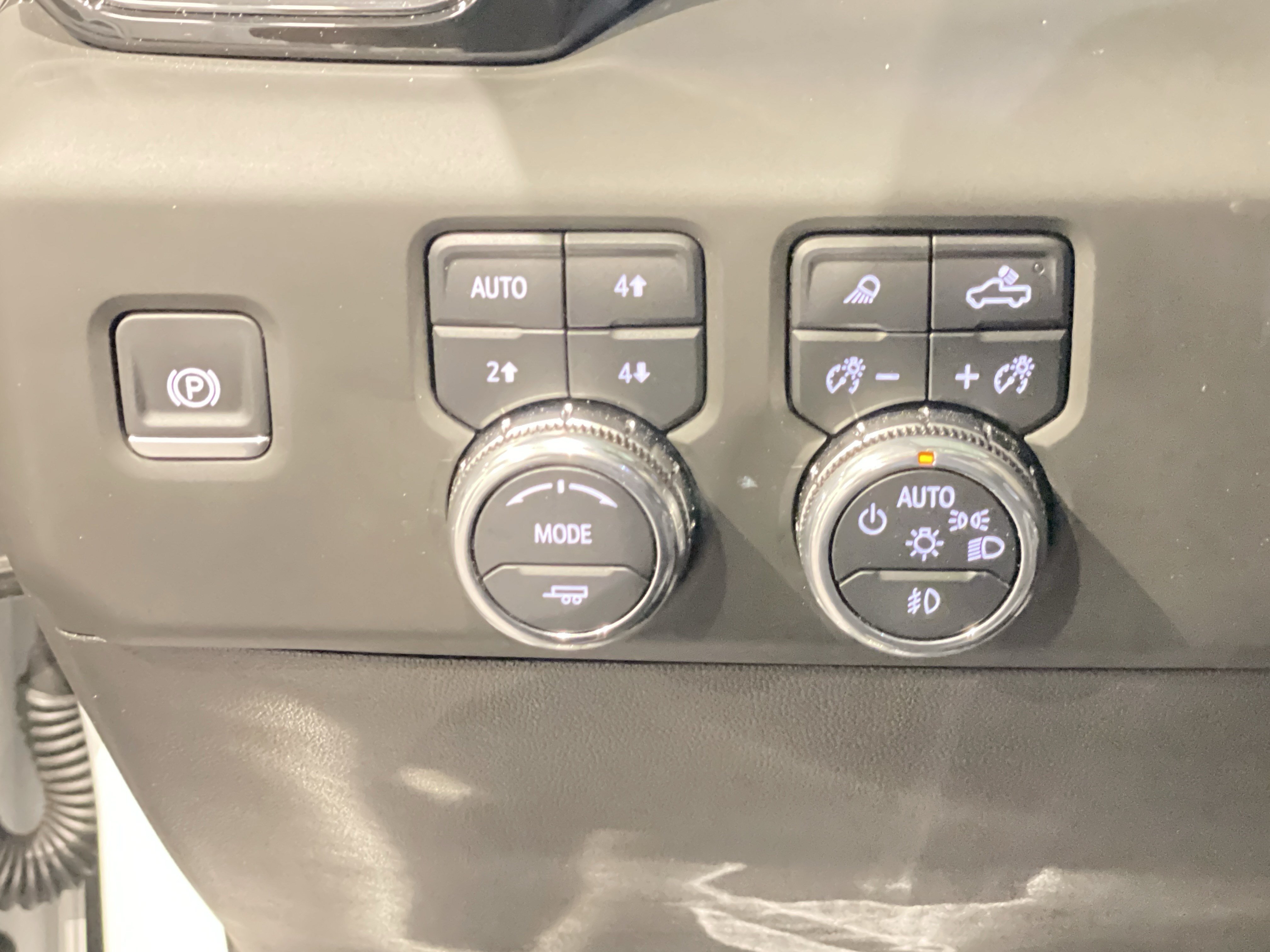 Used 2025 GMC Sierra 1500 AT4 w/ AT4 Premium Package AWD/4WD image 24