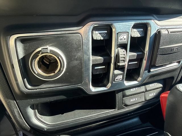 Used 2019 Jeep Wrangler Unlimited Sahara AWD/4WD image 30