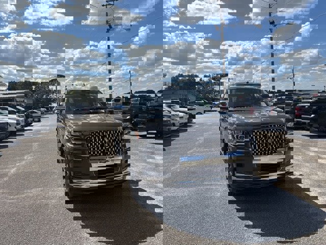Used 2024 Lincoln Navigator Black Label image 9