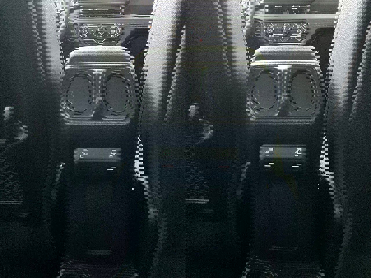 Used 2025 Jeep Gladiator Sport image 14