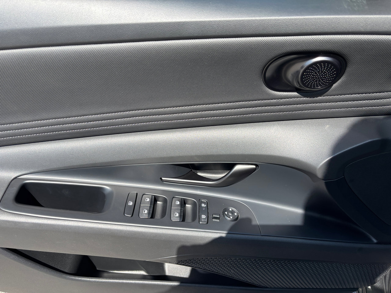 Used 2025 Hyundai Elantra Sport image 7