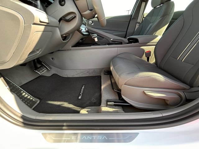 New 2025 Hyundai Elantra Sport image 21