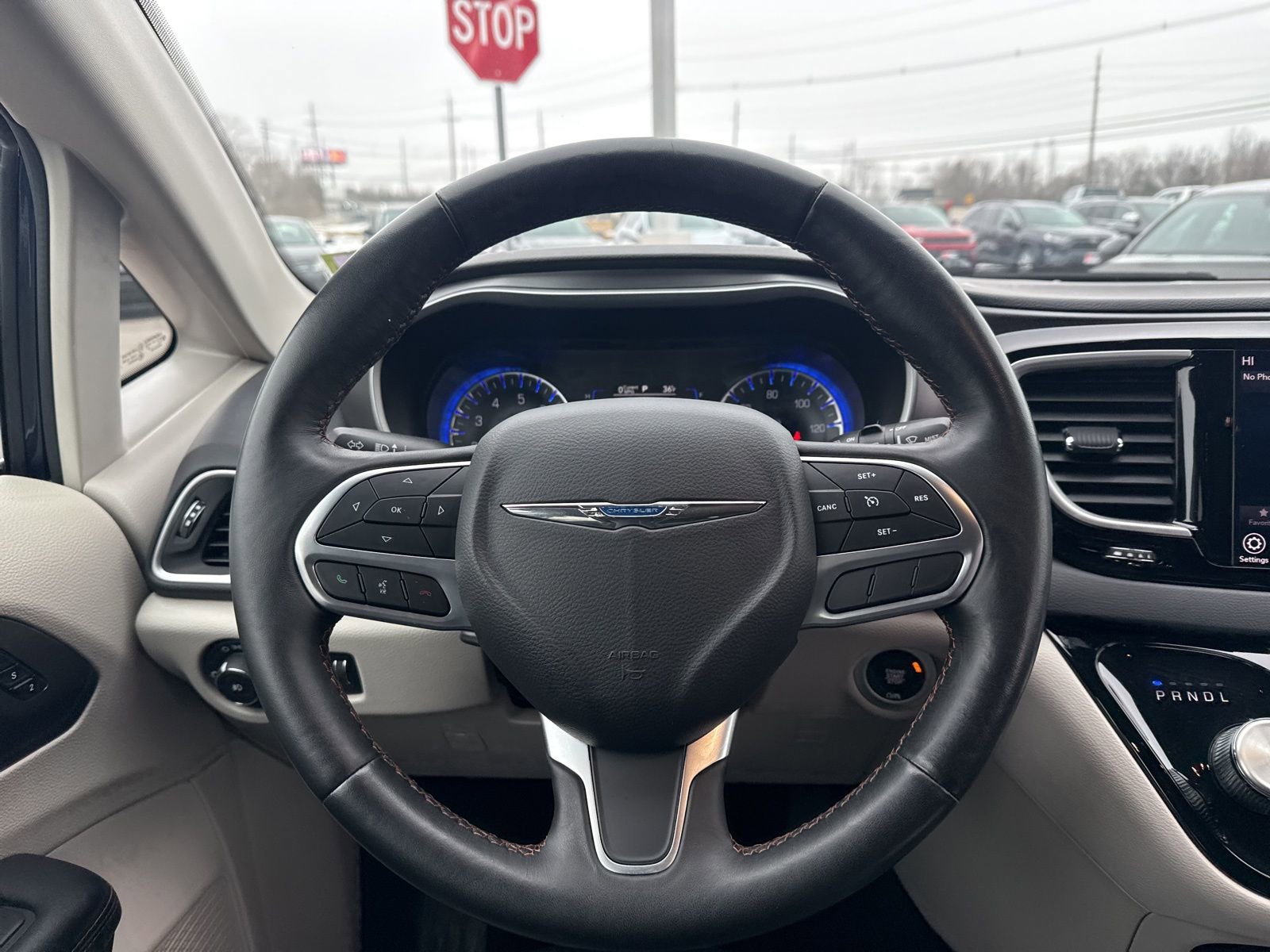 Used 2020 Chrysler Pacifica Touring-L image 16