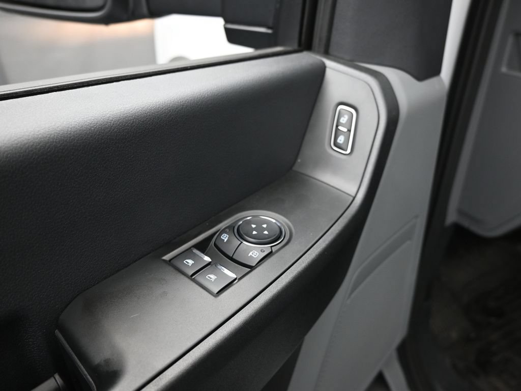 New 2025 Ford F550 4x4 Regular Cab Super Duty image 9