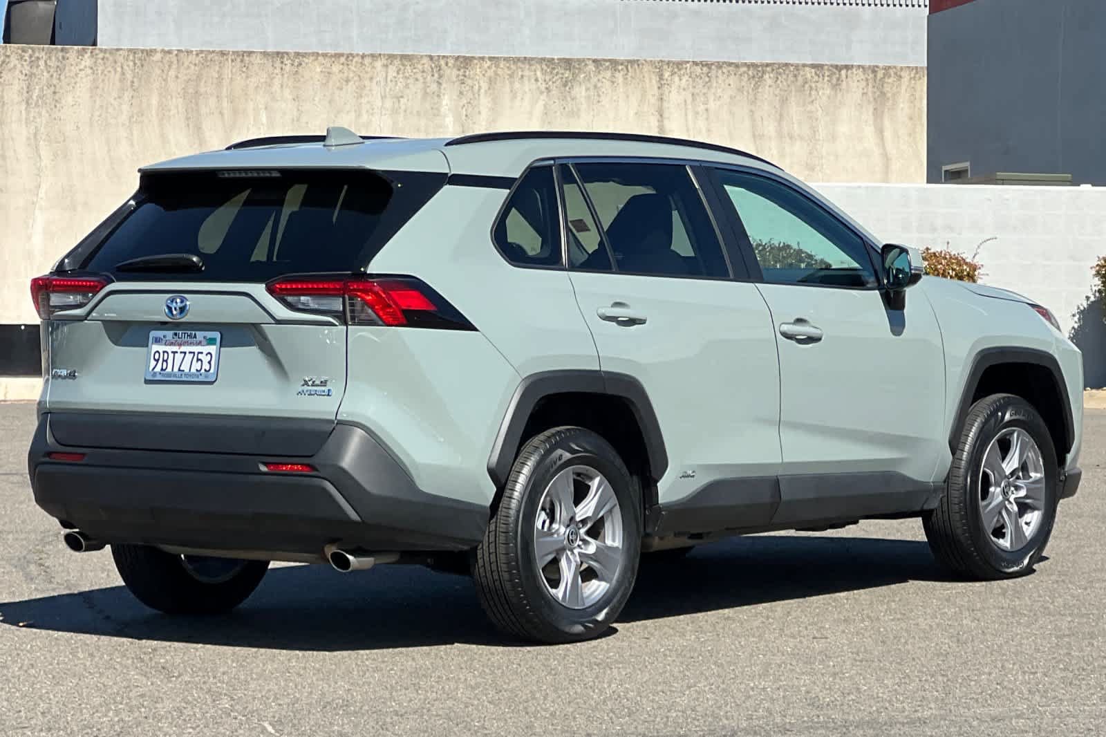 Certified 2022 Toyota RAV4 XLE AWD/4WD image 2