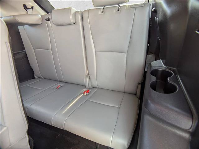 Used 2022 Toyota Highlander XLE AWD/4WD image 19